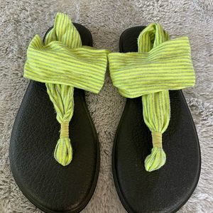 Sanuk yoga mat sling Sandals. Lime/gray stripe. Size 7